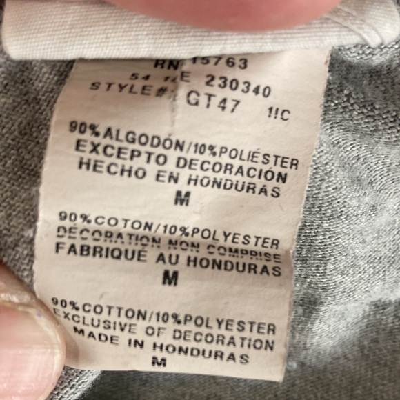 Size meduim 90% cotton 10% polyester little wear on red of the c - Picture 4 of 4